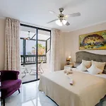 Lux Parque Santiago2 Americas First Line Apartment